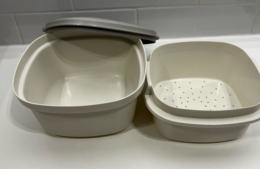 Tupperware burk med lock och insats