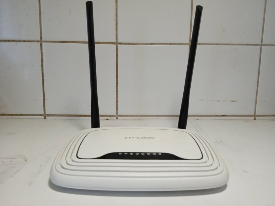 TP-LINK TL-WR841N 300Mbps Wireless N Router(AC1750, archer C7)