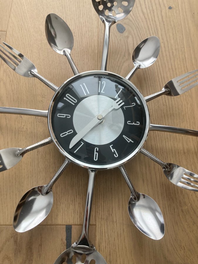 Silver Retro Wall Clock - Stainless Steele / Black Face Cover