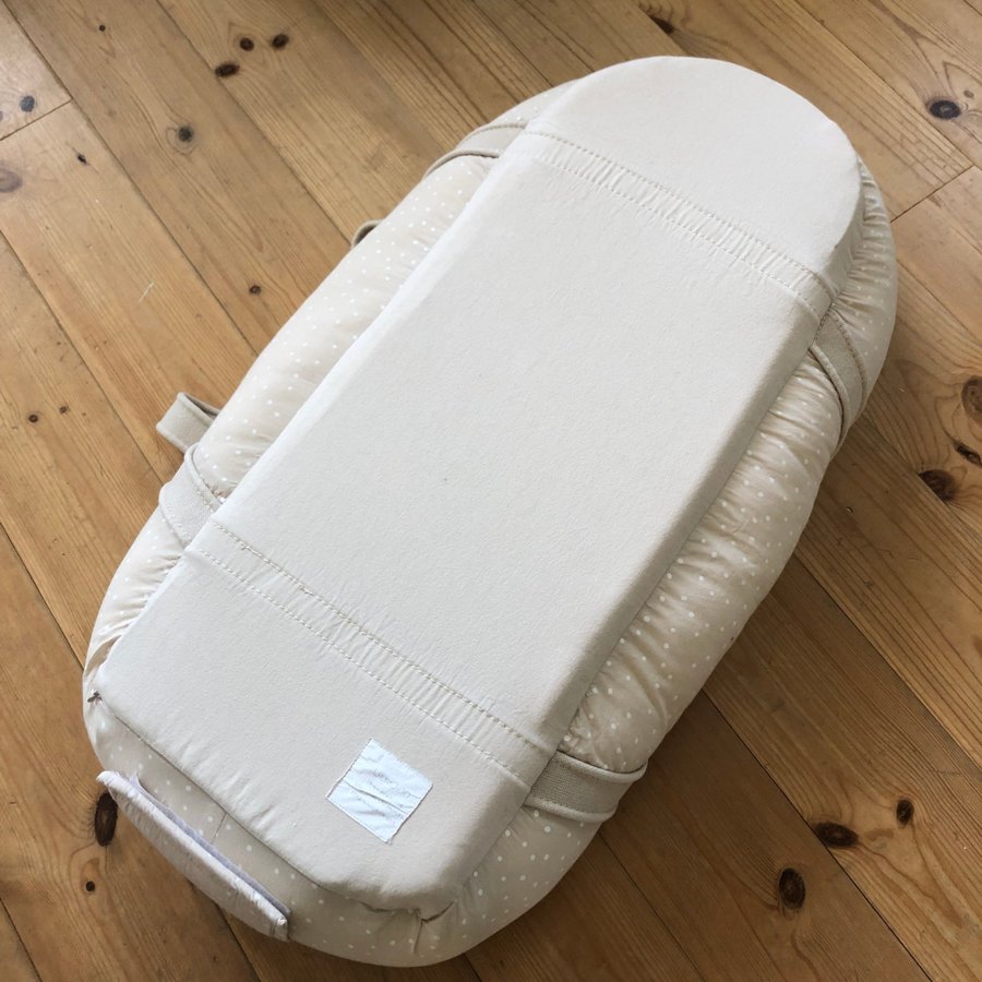 Liewood Babynest Beige med vita prickar