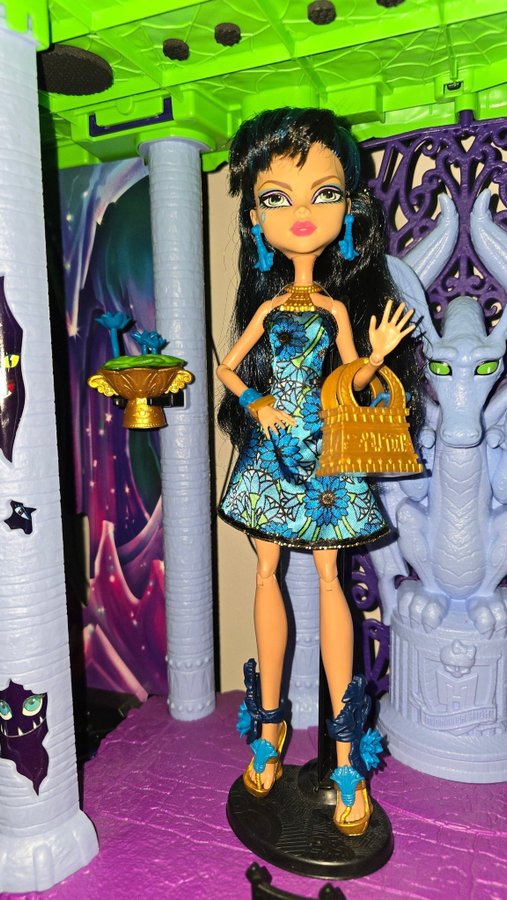 Monster High - Cleo De Nile- Gloom and Bloom