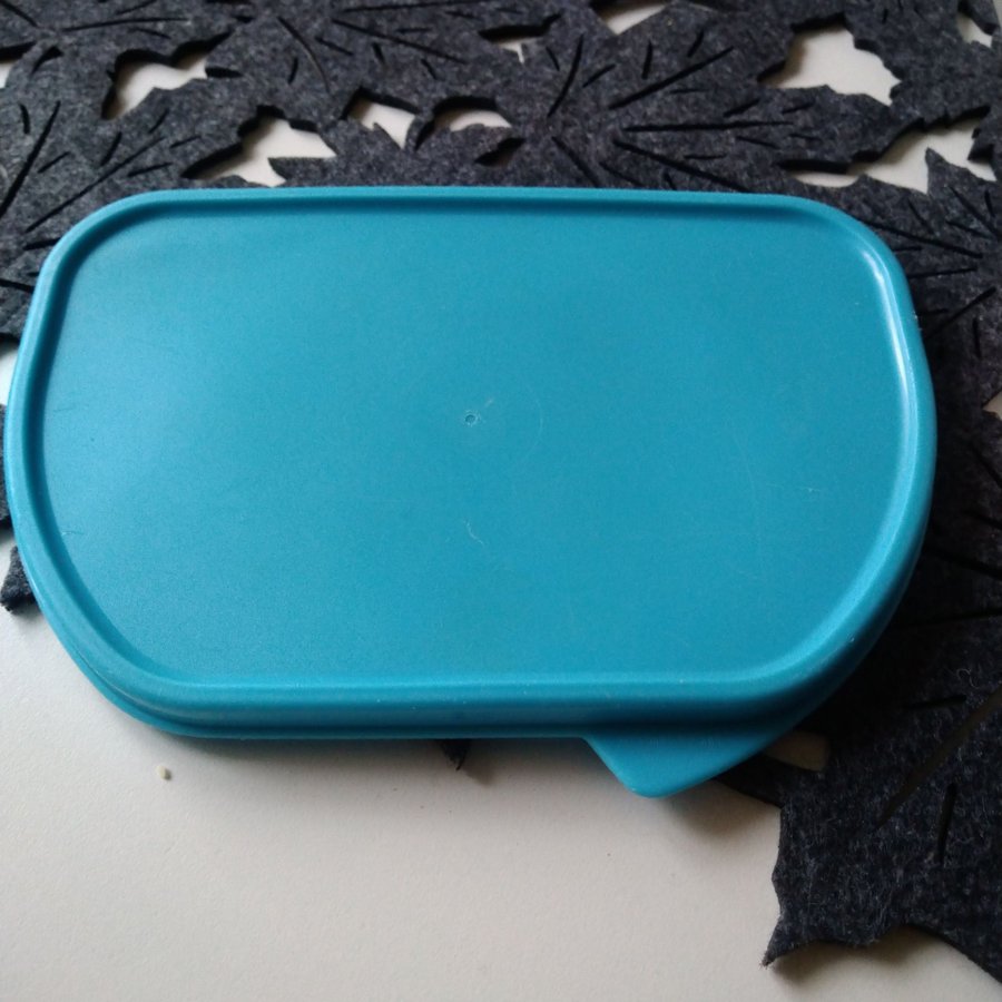 Förvaringsburkar Tupperware.