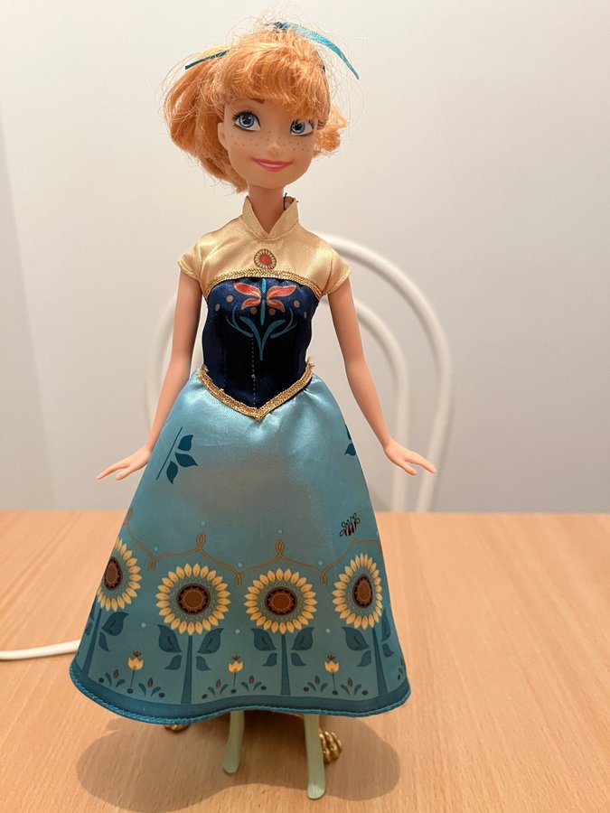 Disney Frozen Docka Anna