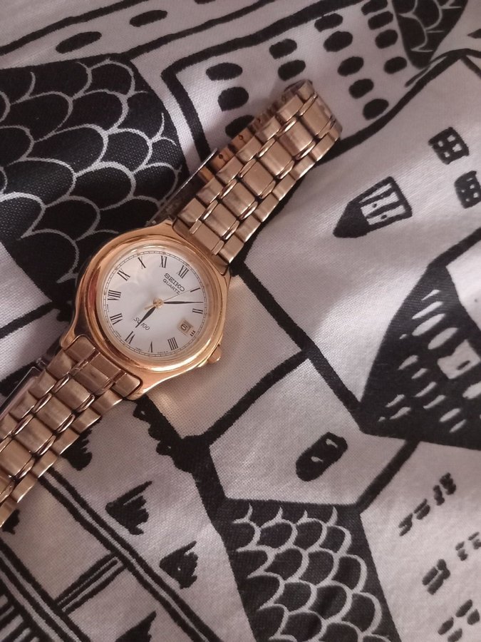 Seiko Quartz Damklocka, Guld färg :