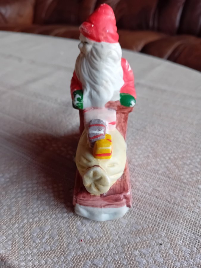 gammal Tomte med släde, höjd ca 10 cm, vikt 112 g