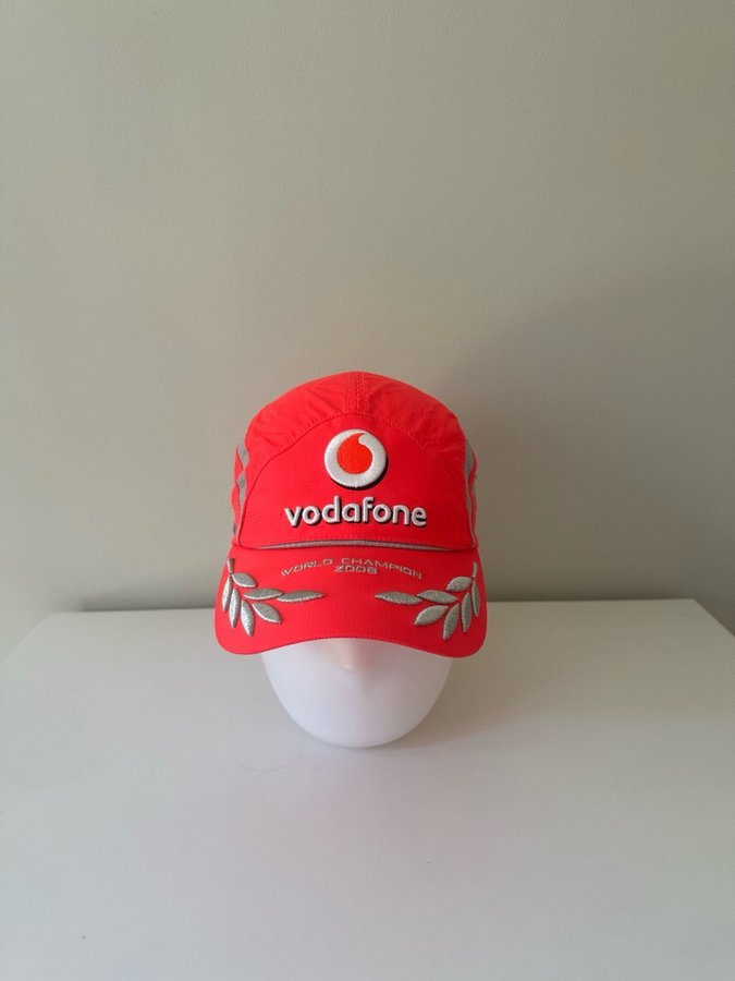 Vodafone McLaren Mercedes röd keps