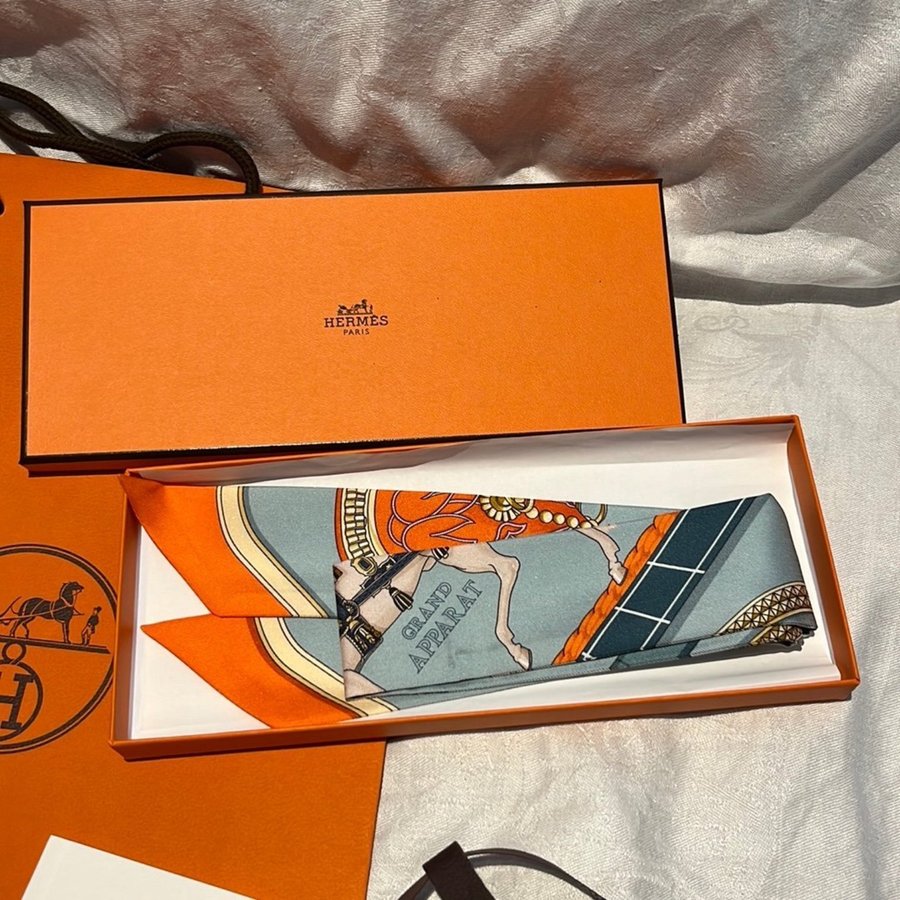 Hermès twilly scarf Grand Apparat  Helt ny Kvitto finns 