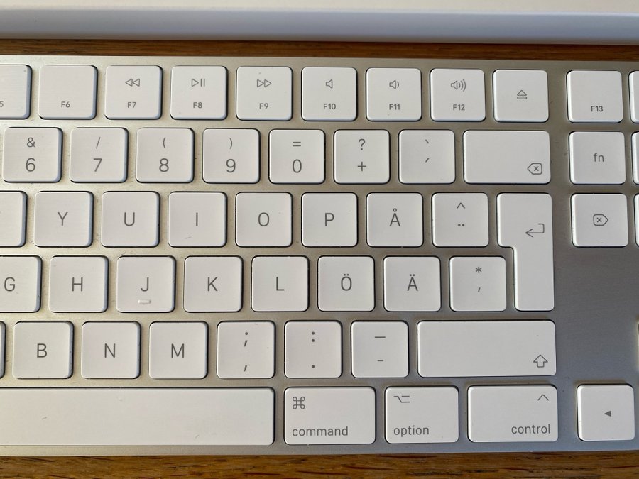 Apple Magic Keyboard med numeriskt tangentbord, Svenskt