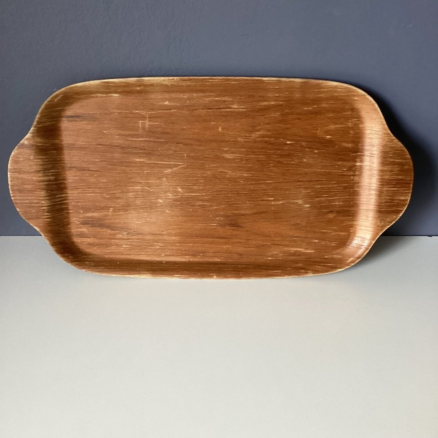 Vintage Träbricka i teak från 60-70-talet Formpressad 40,5 x 21,2 cm