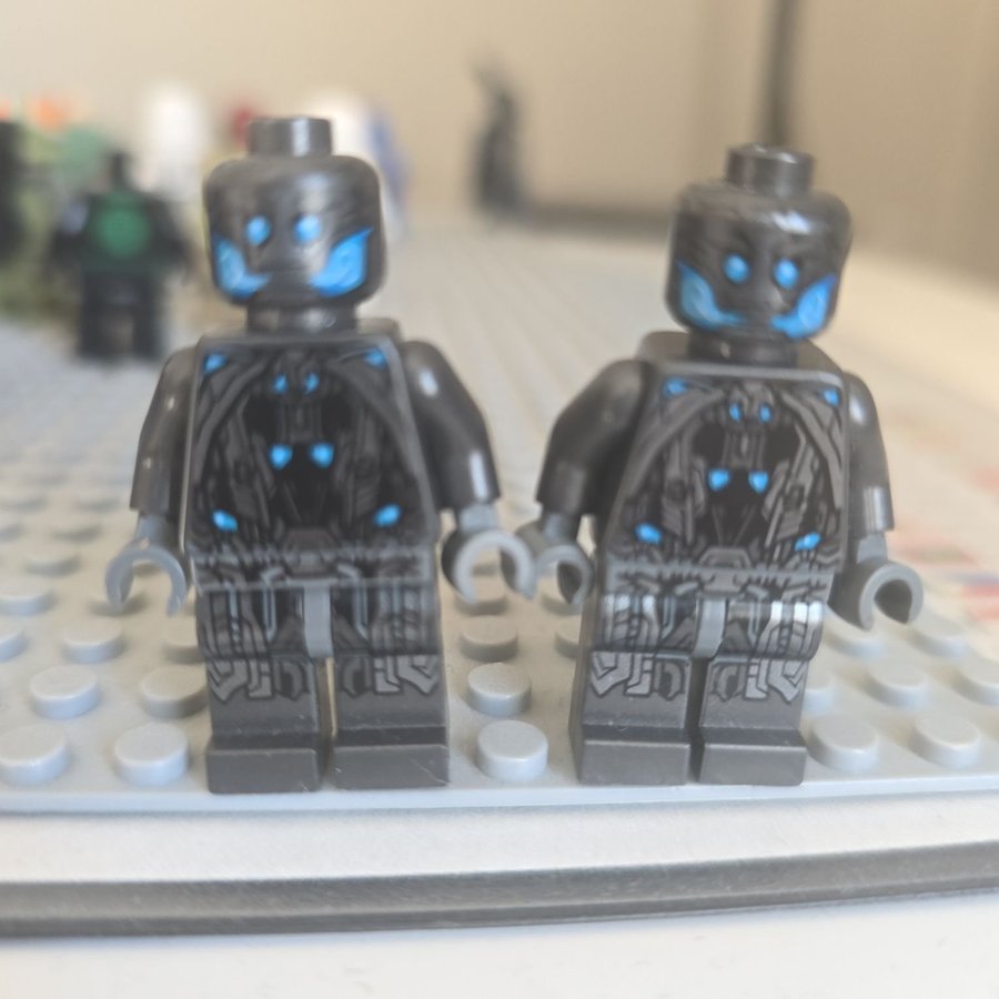 2 st Ultron minifigurer från LEGO Marvel Super Heroes