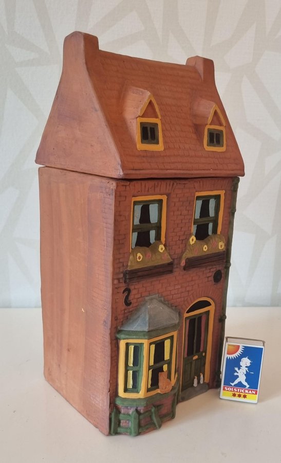 Stort charmigt Welshpool Pottery hus i keramik - Hutchins  Sons - 30.5x14x12cm