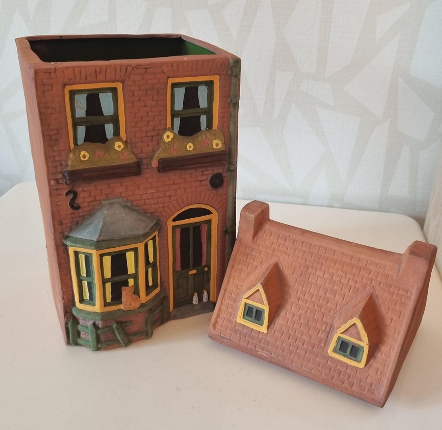 Stort charmigt Welshpool Pottery hus i keramik - Hutchins  Sons - 30.5x14x12cm