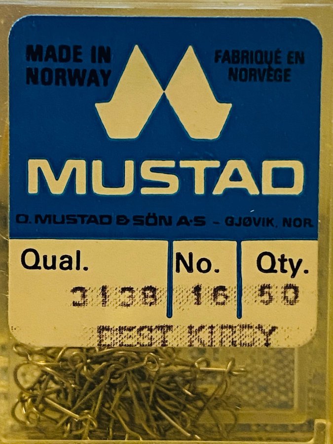 MUSTAD nr16.3138. 50st kvalitet småkrokar i sin original ask.