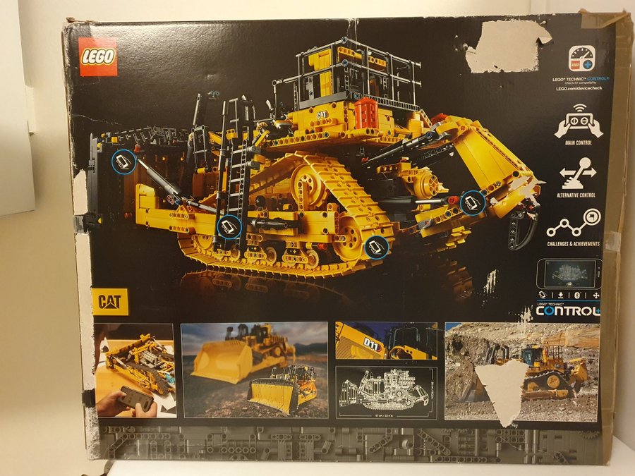 LEGO Technic 42131 CAT D11 Bulldozer