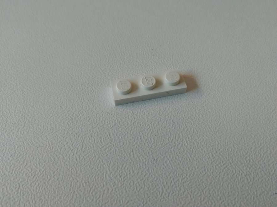 Lego - plate - platt - bas - 1x3 - part 3623 - vit