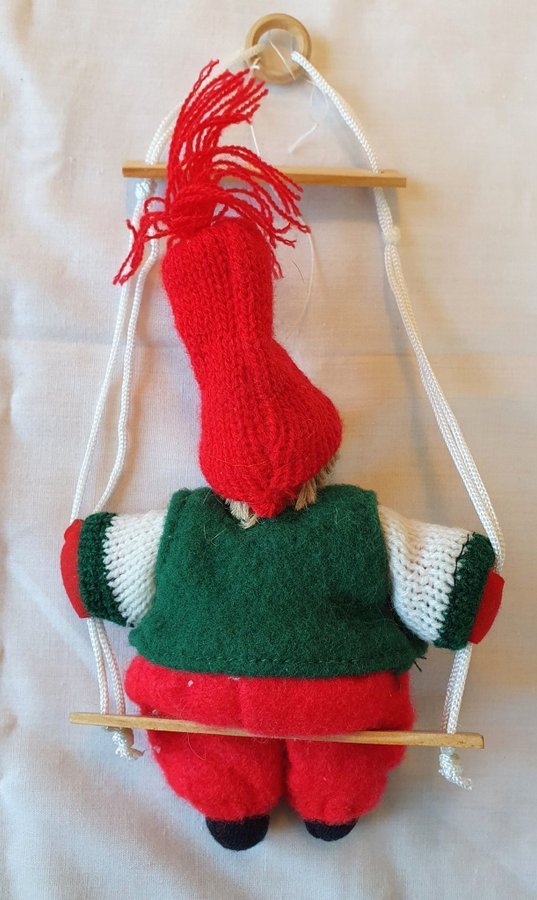 TOMTE TOMTENISSE PÅ GUNGA