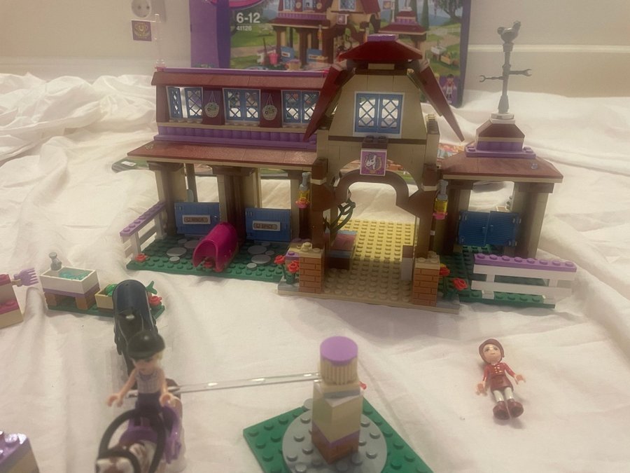 LEGO Friends 41126 Heartlakes ridklubb - komplett!