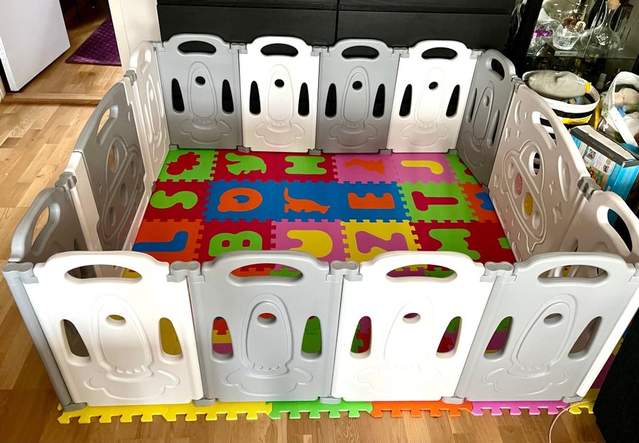 Baby Playpen/ lekhage med 14 panel