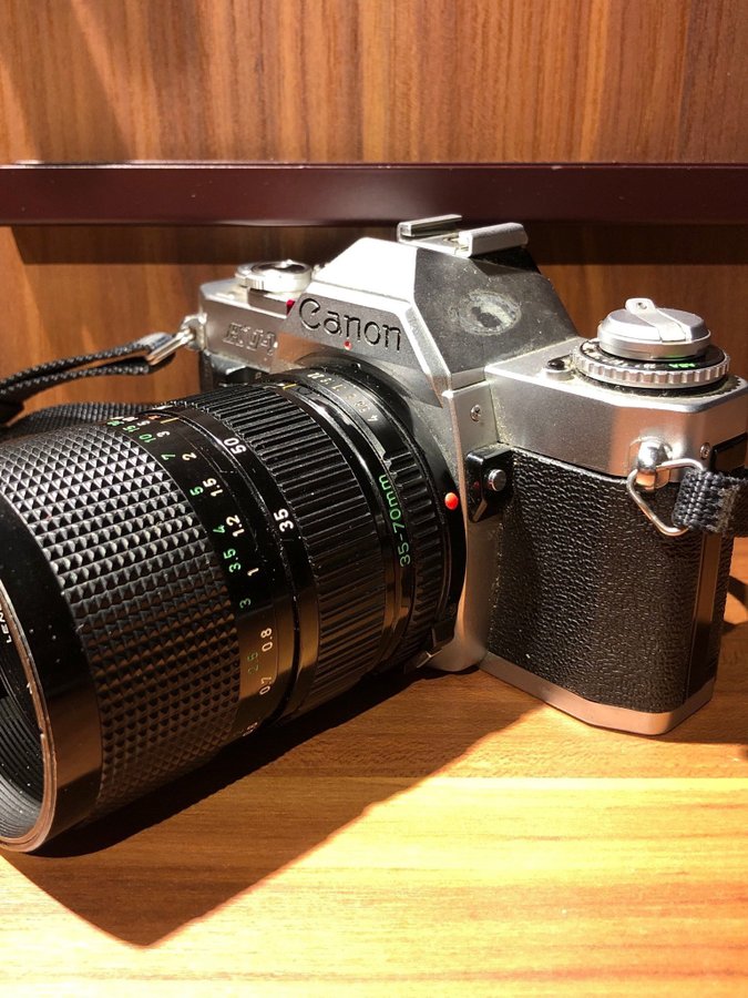 Canon AV-1 kamera