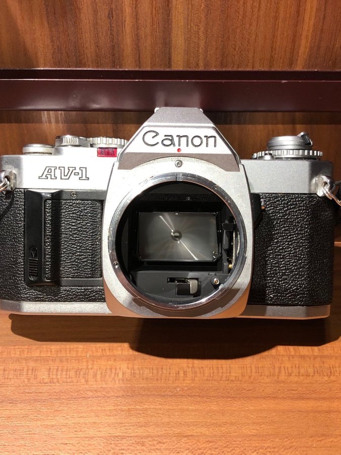 Canon AV-1 kamera