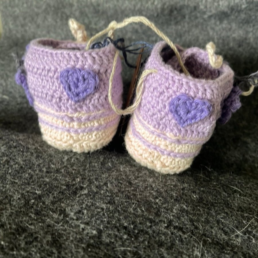 Babyboots virkade