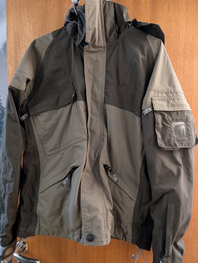 Eleven Swiss technical outerwear, grön jacka, storlek XS