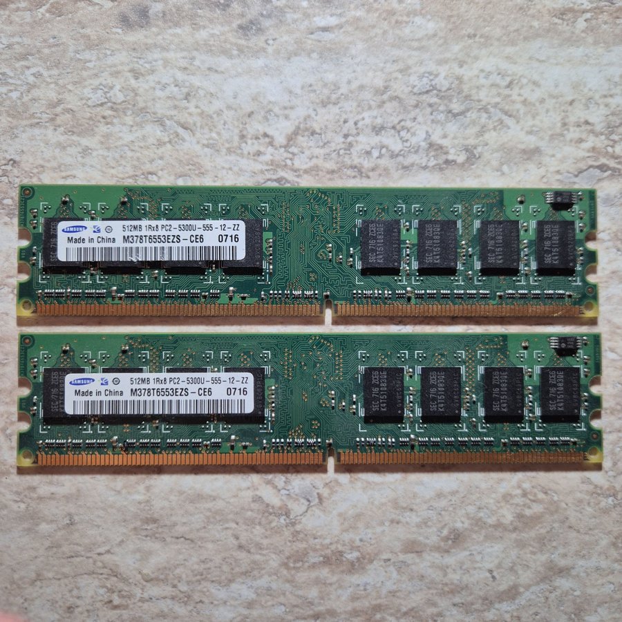 2 st Samsung 512MB 1Rx8 PC2-5300U-555-12-ZZ