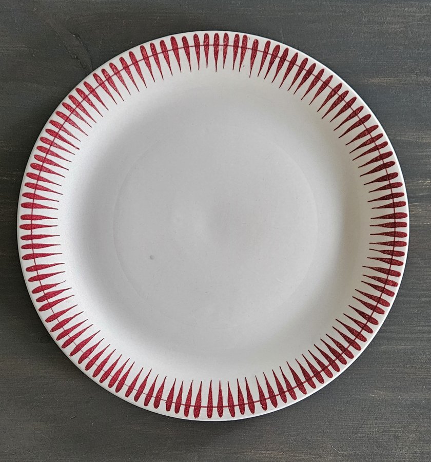 Fat eller stor tallrik. "AMULETT" 1953-58, Design: Wilhelm Kåge för GUSTAVSBERG.