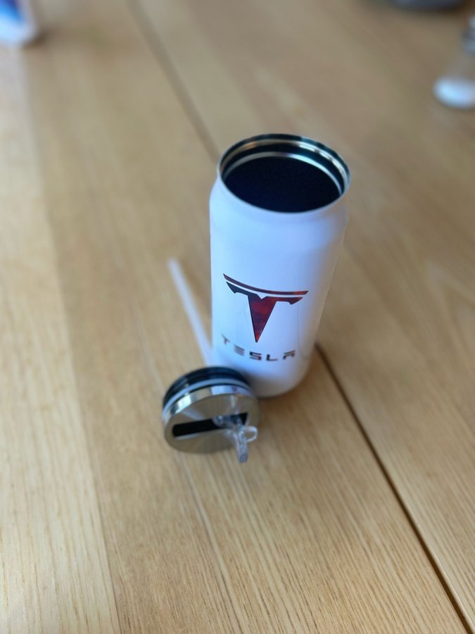 TESLA Termosmugg med sugrör