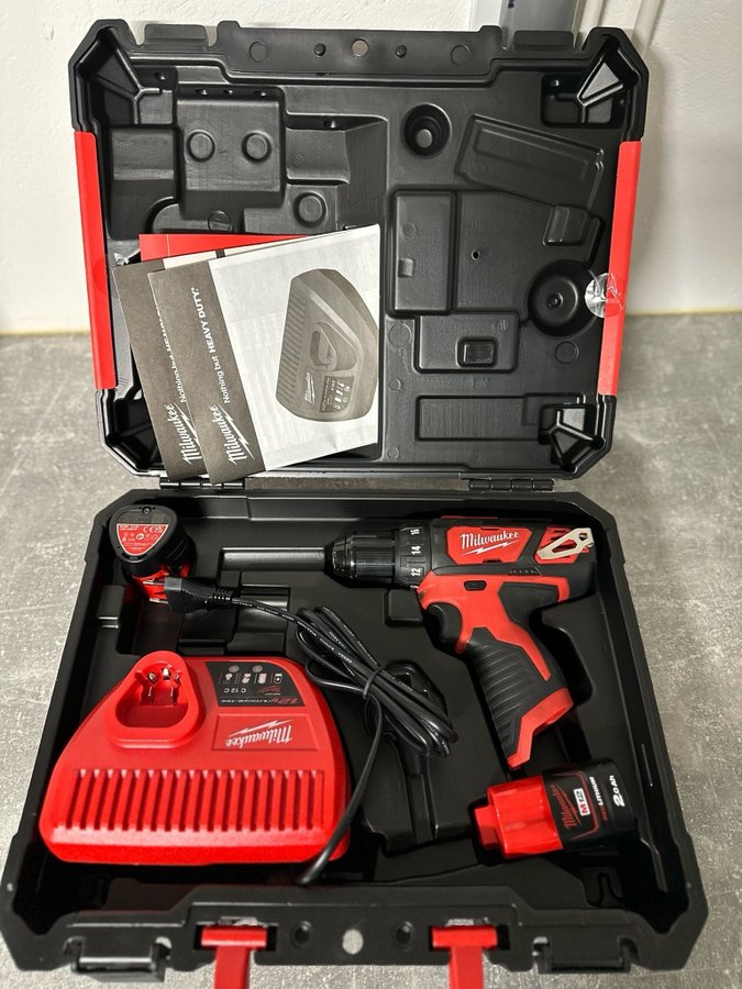 Milwaukee M12 B2 skruvdragare