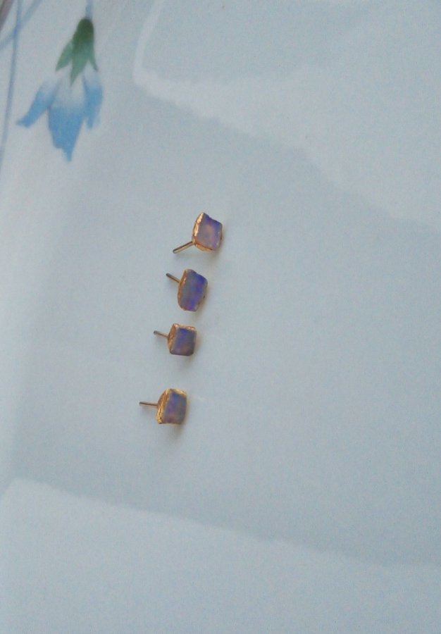 4st Opal örhängen med stift Studs