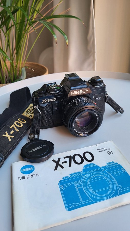 Minolta X-700 med MD 50/1,7 och Multi Function Back - Mycket fint skick