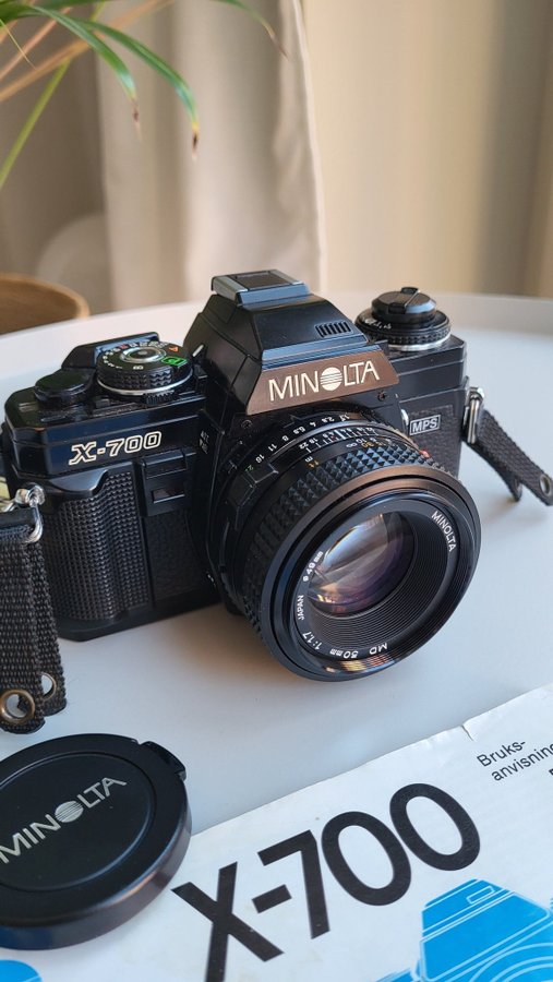 Minolta X-700 med MD 50/1,7 och Multi Function Back - Mycket fint skick