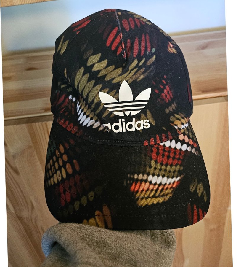 Adidas x Rita Ora, keps