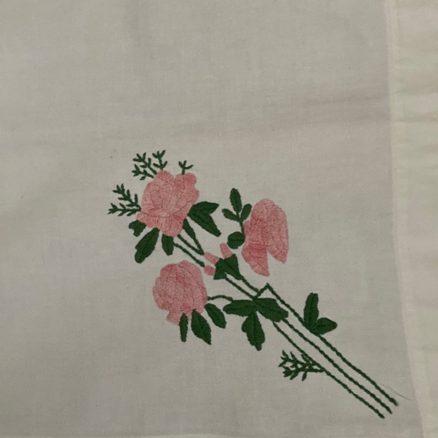 retro broderad duk med blommor 77 x 83 cm