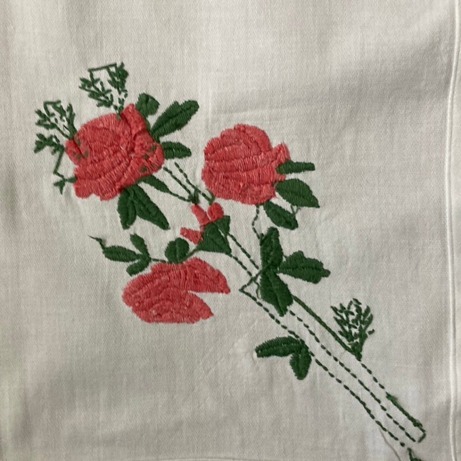 retro broderad duk med blommor 77 x 83 cm