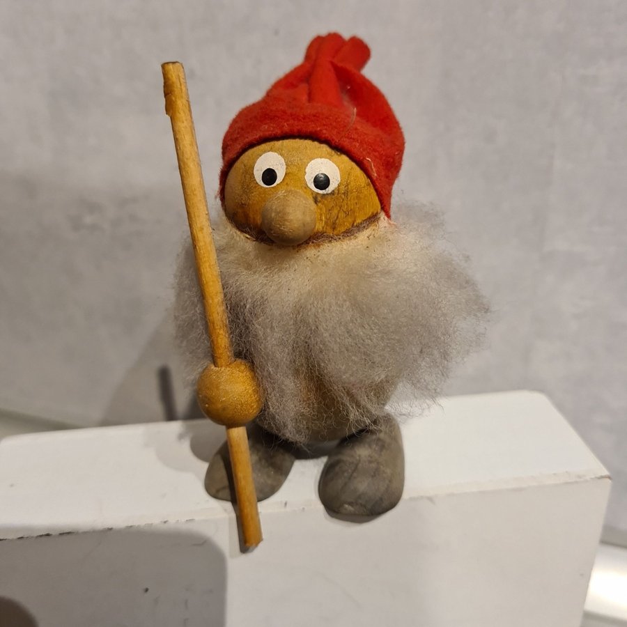 Tomte trä,Retro/vintage,Märkt Sweden under. H.8 cm + luva.