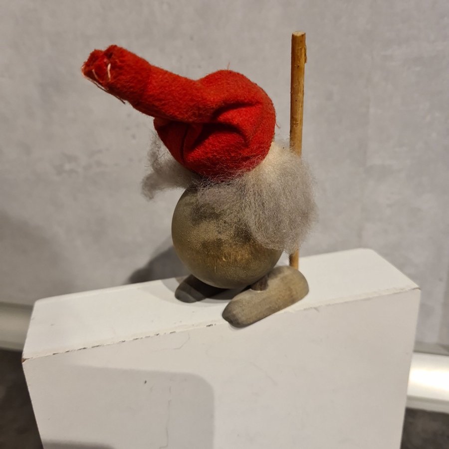 Tomte trä,Retro/vintage,Märkt Sweden under. H.8 cm + luva.