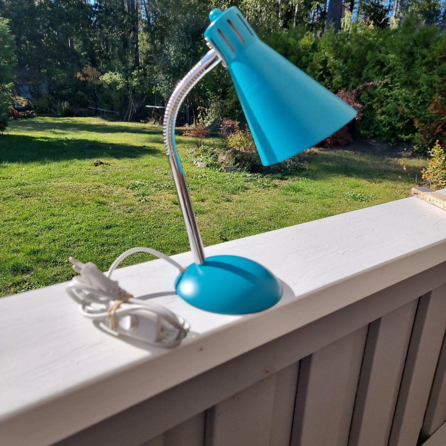 Snygg skrivbordslampa med böjbar arm bra el