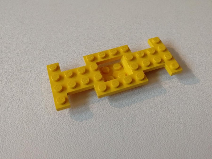 Lego - underdel till fordon - 4x10 - part 4212b - gul