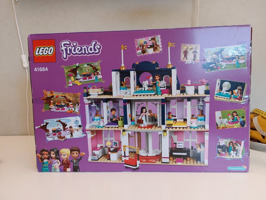 LEGO Friends 41684 - Heartlake City Hotel