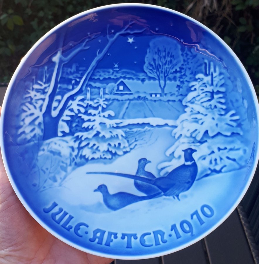 1970 Bing  Grondahl Like-New Christmas Plate. Buy up to 6 = pay shipping for 1!