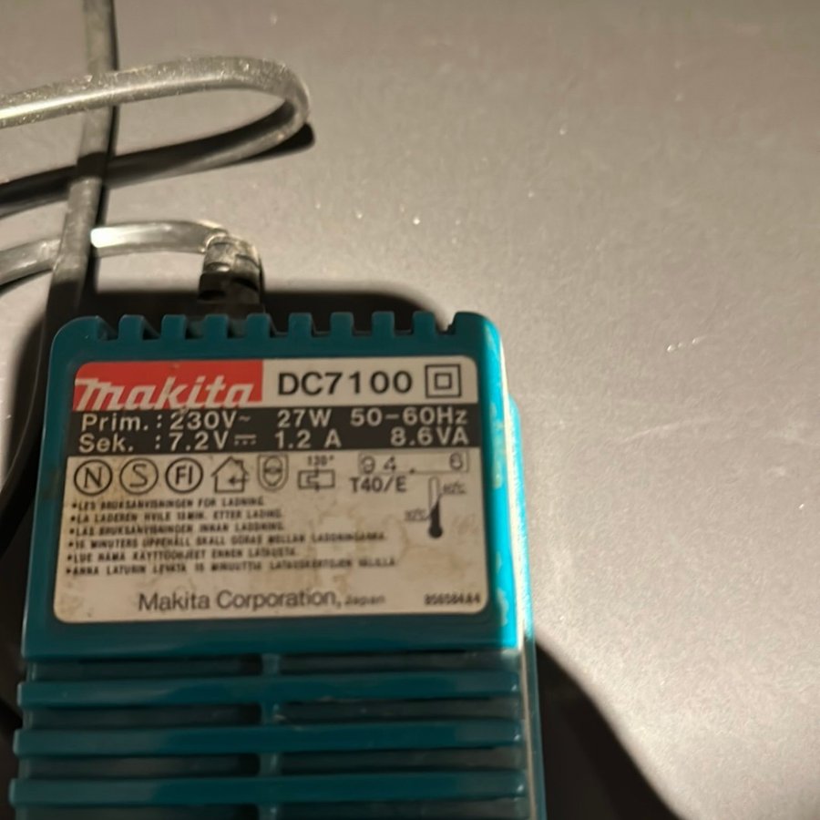 Makita Batteriladdare