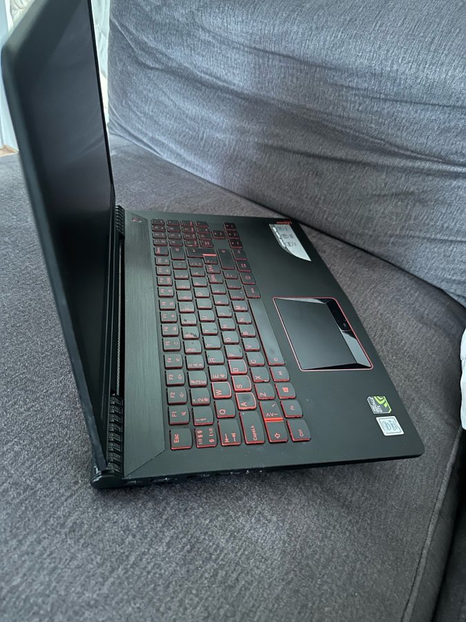 Gaming laptop Lenovo legion y520