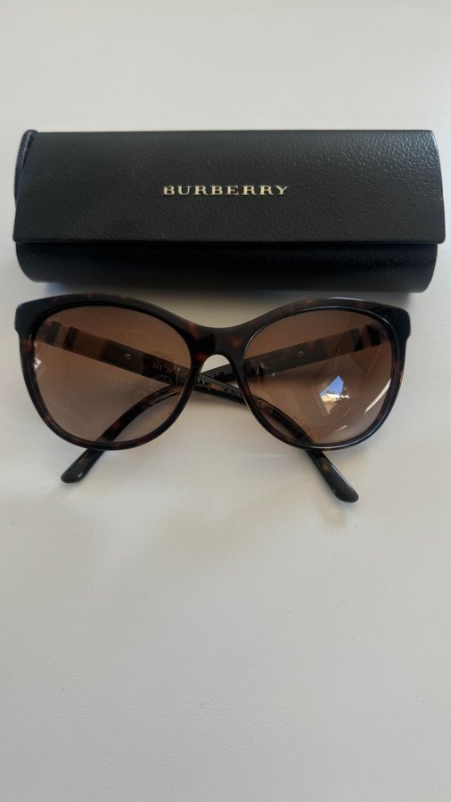 Burberry Solglasögon