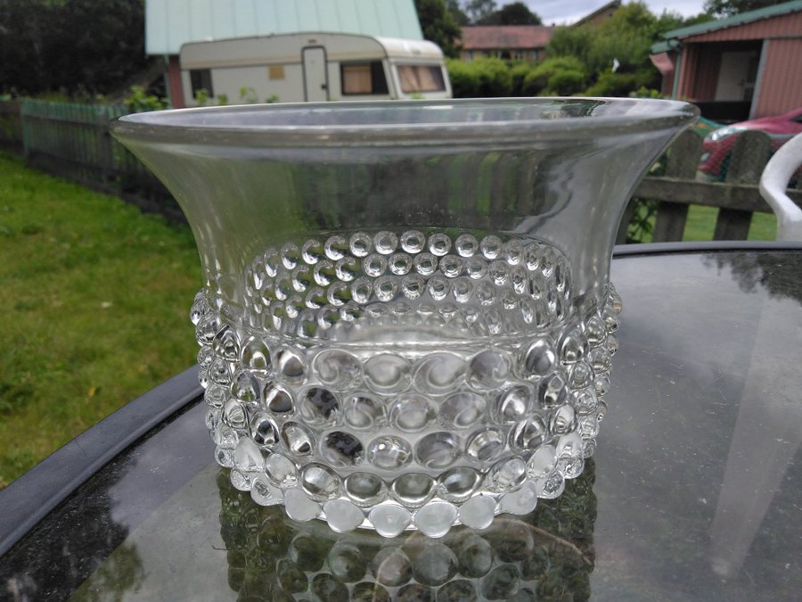 En skål "Näppylä" knoppskål SAARA HOPEA Nuutajärven Lasi Notsjö Glas Iittala