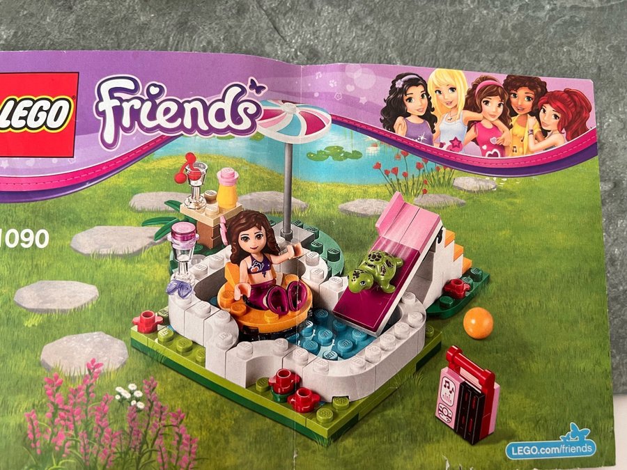 Lego Friends Olivias trädgårdspool