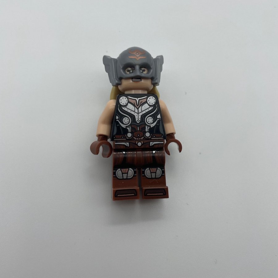 LEGO Minifigur - Kvinnlig Figur med Rustning