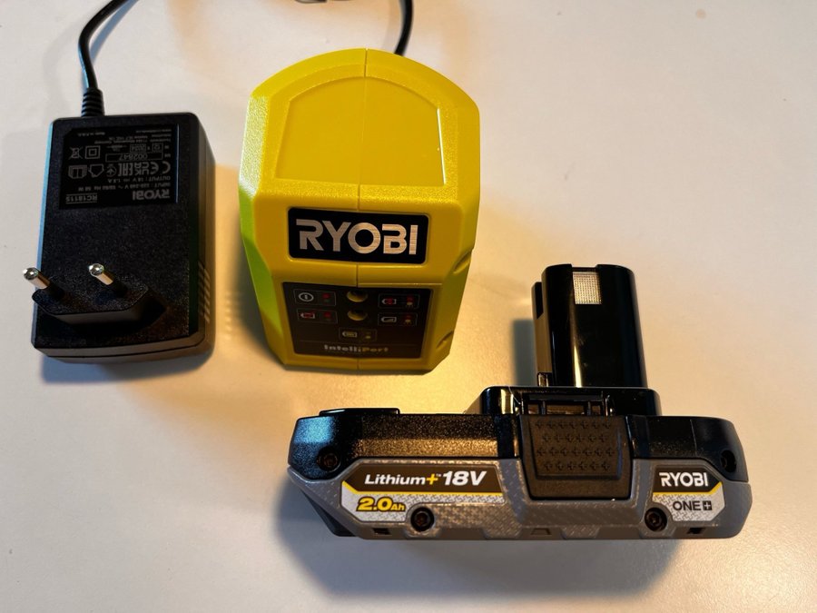 Ryobi 18V batteri og lader