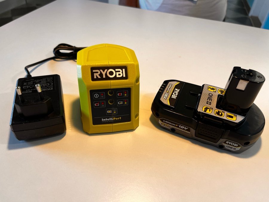 Ryobi 18V batteri og lader